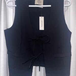 Trendy NWT Black Bow Tie Accent Sleeveless Vest from Francesca’s
